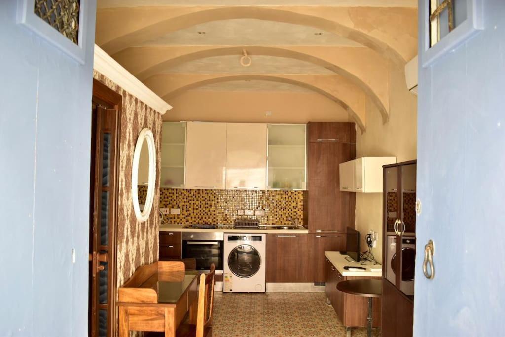 City Centre Pied-A-Terre Near Food Market And Walking Distance To Bus Terminus Βαλέτα Εξωτερικό φωτογραφία